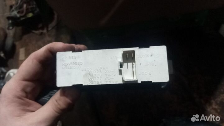 Часы Mitsubishi Space Wagon