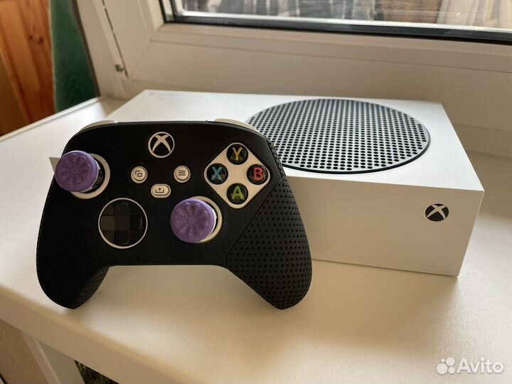 Xbox series s с геймпадом