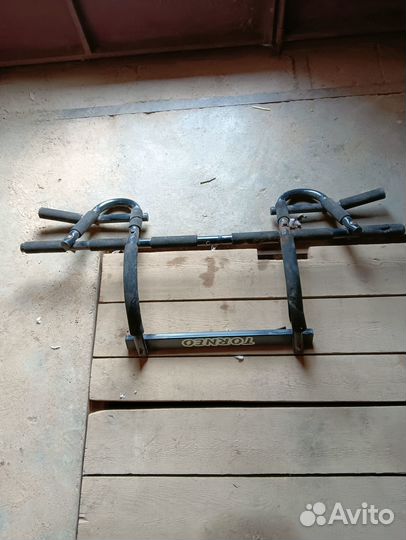 Турник дверной накладной Torneo