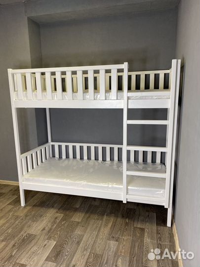 Детская двухъярусная кровать