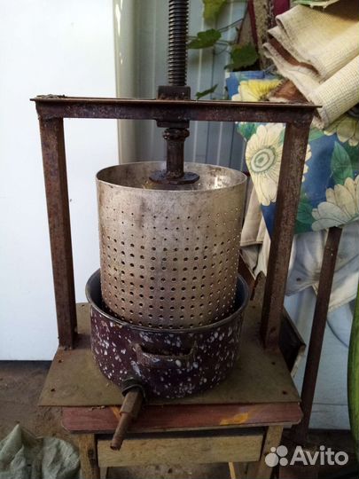 Пресс ручной-соковыжималка