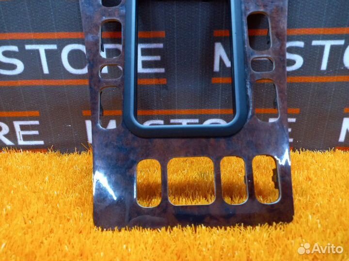 Накладка центральной консоли Mercedes-Benz E-Class