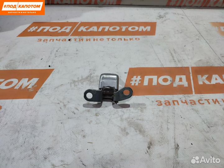 Петля двери передней правой Honda Accord 8 2009