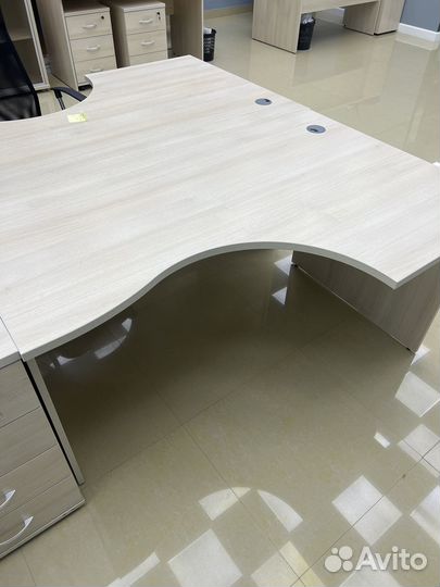 Продается офисная мебель и оргтехника