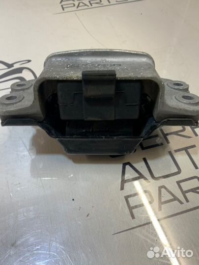 Подушка двигателя левая Volkswagen Passat B6 2.0