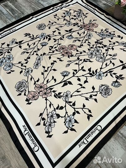 Шелковый платок Dior пудровый новый легкий