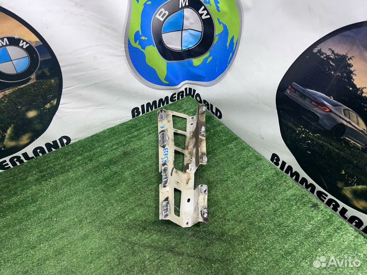 Кронштейн крыла передний правый Skoda Octavia