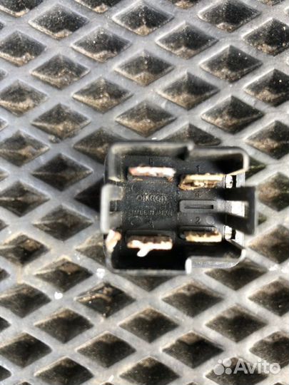 Реле стартера Suzuki Address V100 E111