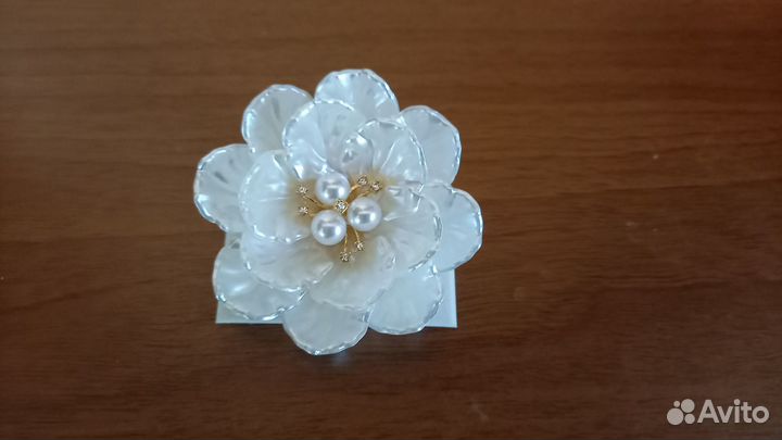 Брошь с жемчужинами