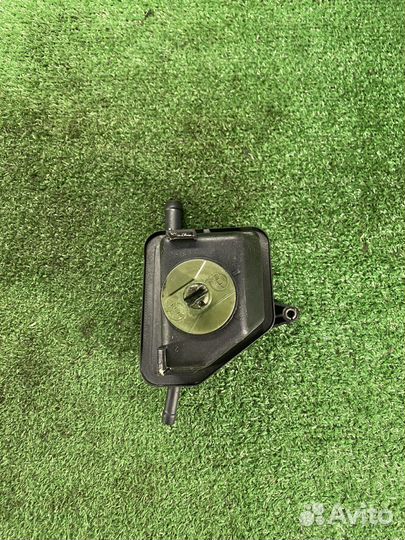 Бачок гура Skoda Octavia a4 tour