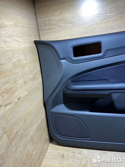 Обшивка передняя правая Ford Focus 2 79122