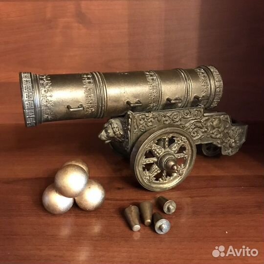 Статуэтки. Царь Пушка. Конь