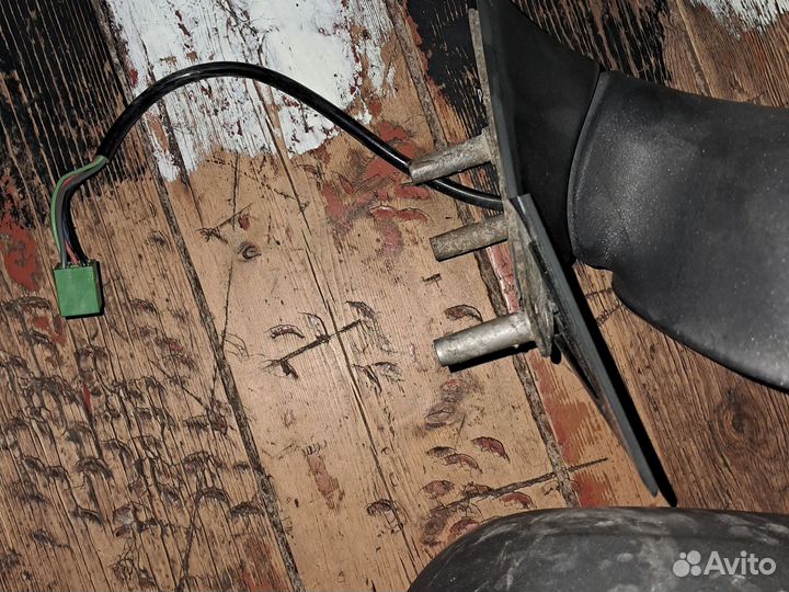 Зеркало заднего вида