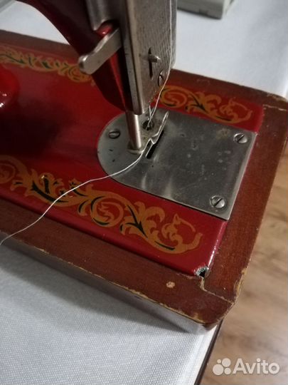 Детская швейная машинка СССР