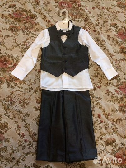 Продам нарядный костюм для мальчика 3-4 года