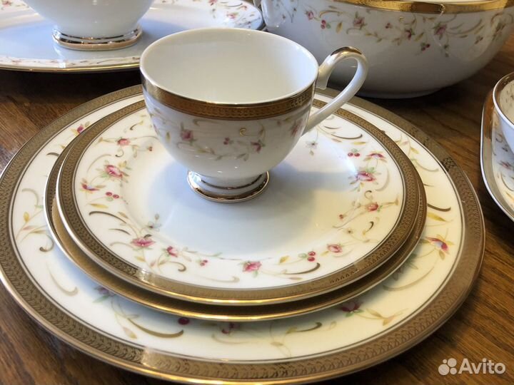 Набор фарфоровой столовой посуды на 12 персон