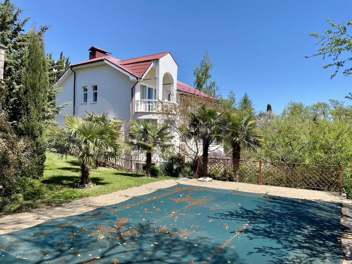 Дом 329 м² на участке 21 сот.