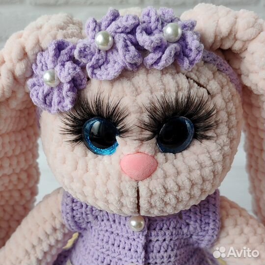 Вязаная игрушка Зайка в платье ручной работы