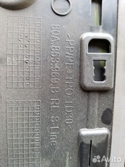 Накладка задней левой двери Audi q5 2017 гв