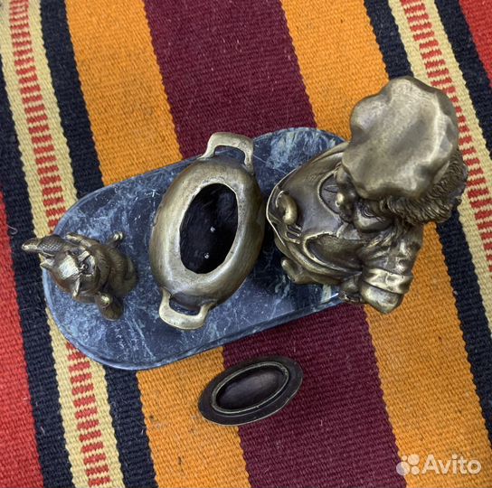 Красивая сюжетная статуэтка Гном на кухне