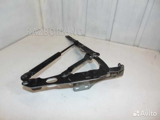 Петля капота правая