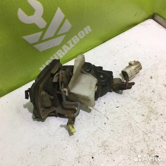 Замок двери задней левой Тойота Королла Е100