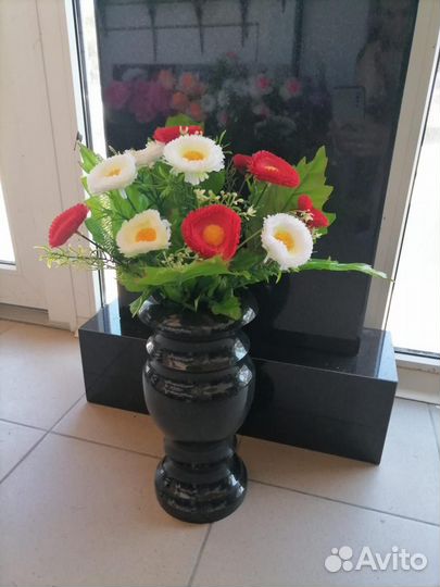 Ваза из гранита