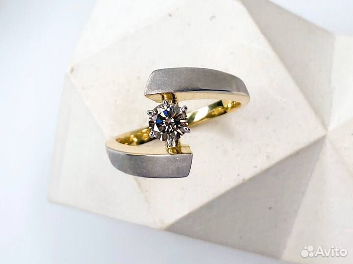 Золотое кольцо с бриллиантом 585 пробы