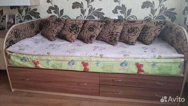 Кровать