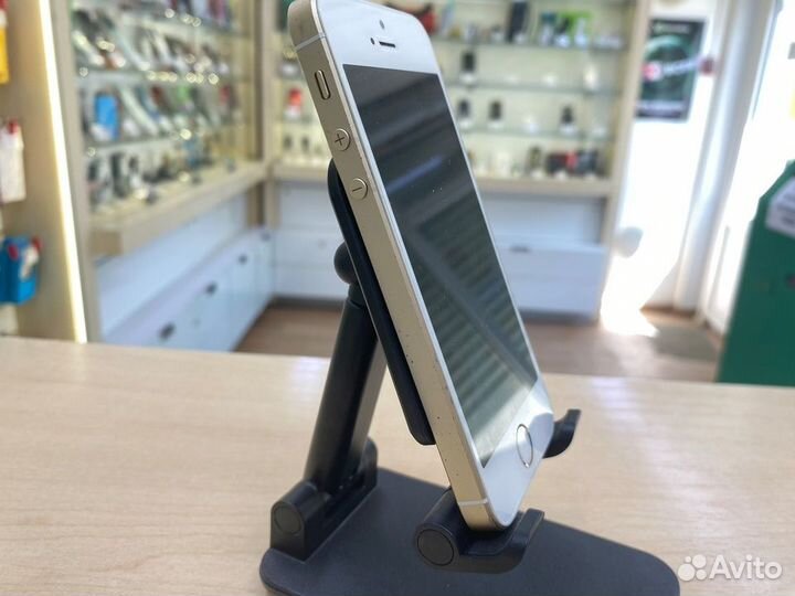 iPhone SE, 32 ГБ