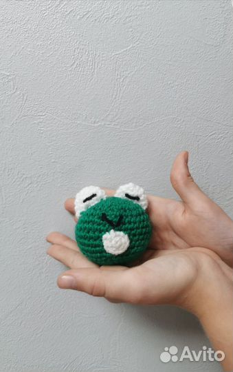 Вязаная лягушечка