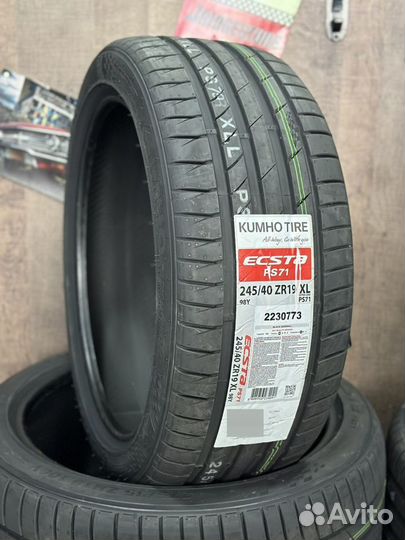 Kumho Ecsta PS71 245/40 R19 и 275/35 R19