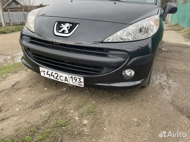 Бампер черный Peugeot 207