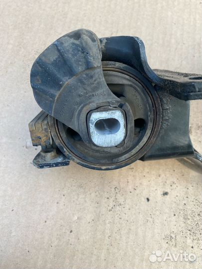 Опора двигателя и МКПП Mazda CX-5 KE 2.0