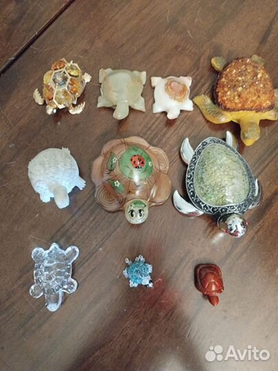 Фигурки черепах из натурального камня