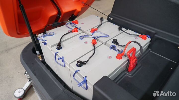 Поломоечная машина с местом для оператора серии NR