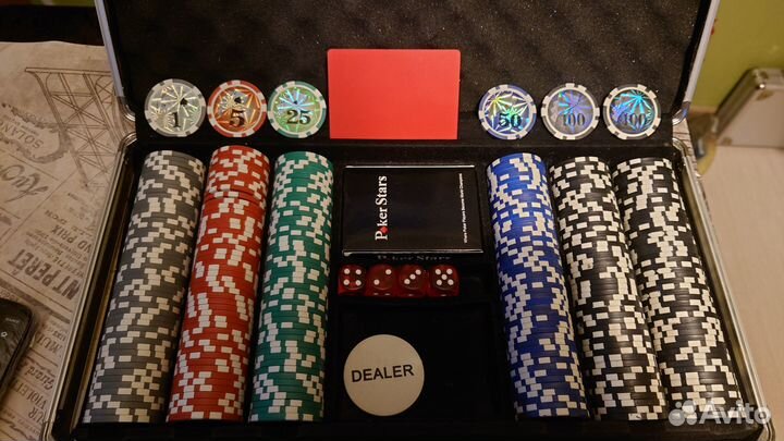 Набор для покера,300 фишек,продаю