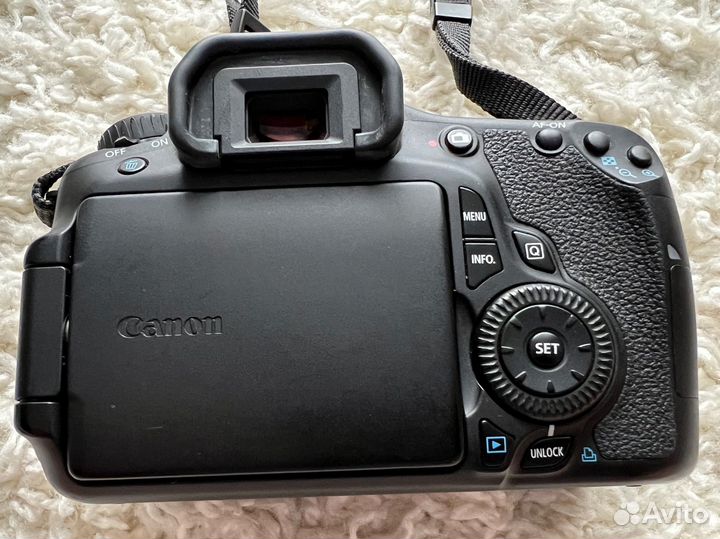 Зеркальный фотоаппарат Canon EOS 60D