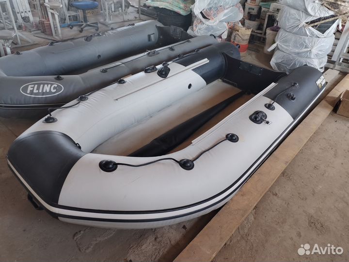 Лодка с мотором