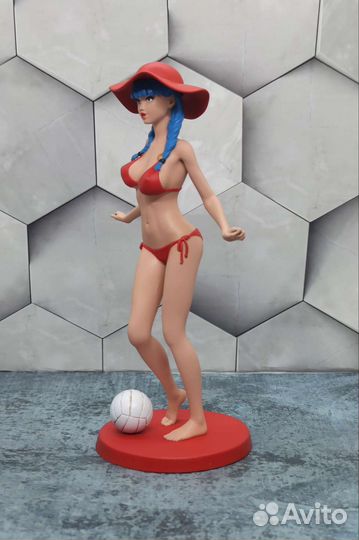 Фигурка девушки