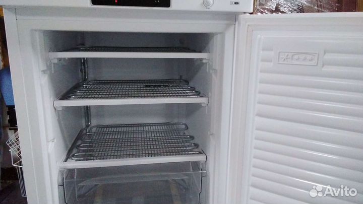 Морозильная камера Whirlpool