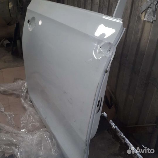 Задняя правая дверь skoda rapid