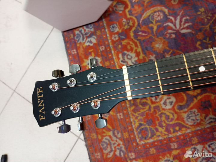 Гитара акустическая дредноут с дефектом