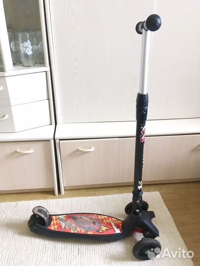 Самокат трехколесный