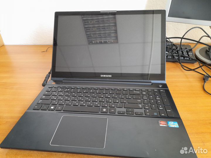 Ноутбук Samsung NP880Z5E под восстановление