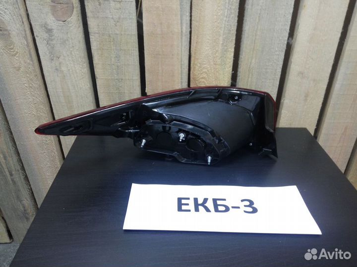 Фонарь задний mazda 3 bm седан