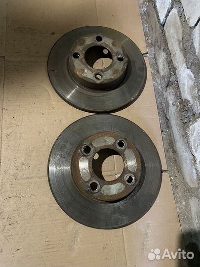 Диски тормозные передние Audi 80 B3