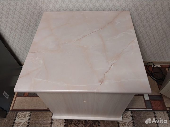 Журнальный столик на колесах