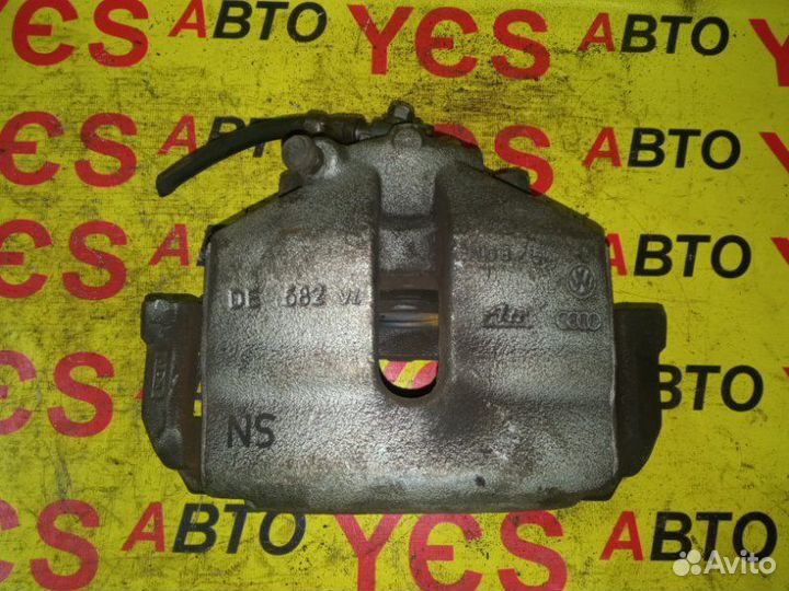 Суппорт передний правый Volkswagen Golf 5K1 caxa