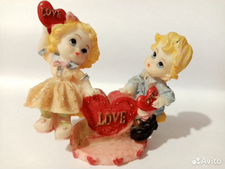 Статуэтка love